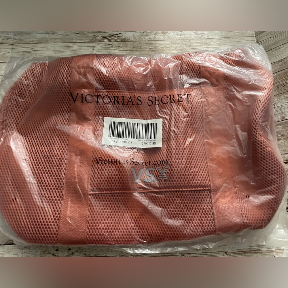 🆕 RESERVED FB VICTORIA'S SECRET VS ACTIVE MESH MESH DUFFLE BAG GYM TRAVEL ORANGE - Picture 8 of 11